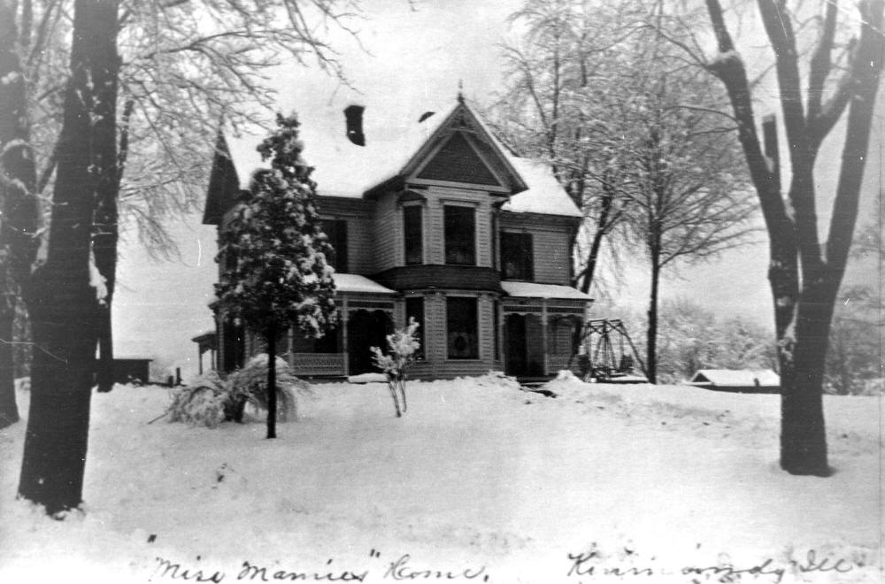 Miss Mamie Songer Brown home in Kinmundy
