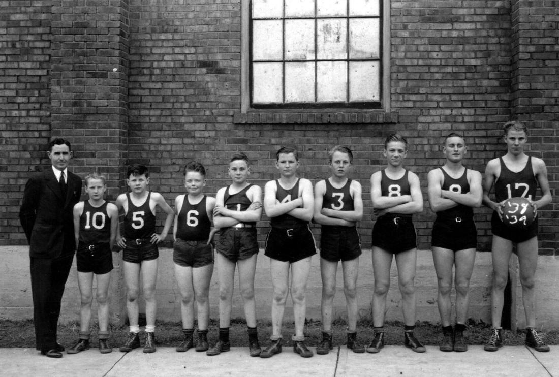 Kinmundy Grade School Basketball team 1938-39